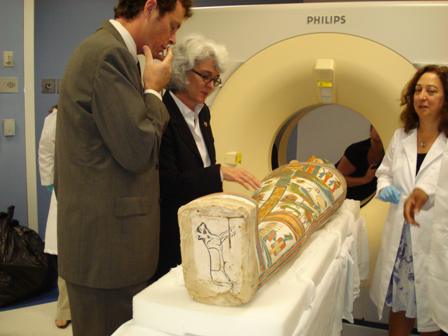 Meresamun's coffin on the CT scanner